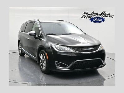 2020 Chrysler Pacifica Hybrid Limited Red S 4DR Mini-Van