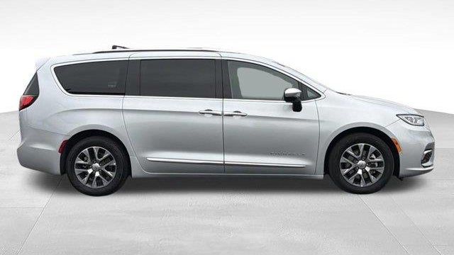 2023 Chrysler Pacifica Plug-In Hybrid Pinnacle
