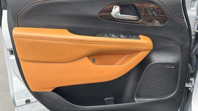 2023 Chrysler Pacifica Plug-In Hybrid Pinnacle