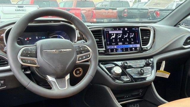 2023 Chrysler Pacifica Plug-In Hybrid Pinnacle