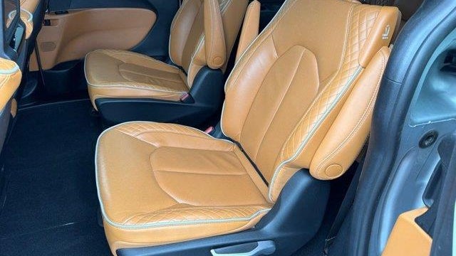 2023 Chrysler Pacifica Plug-In Hybrid Pinnacle