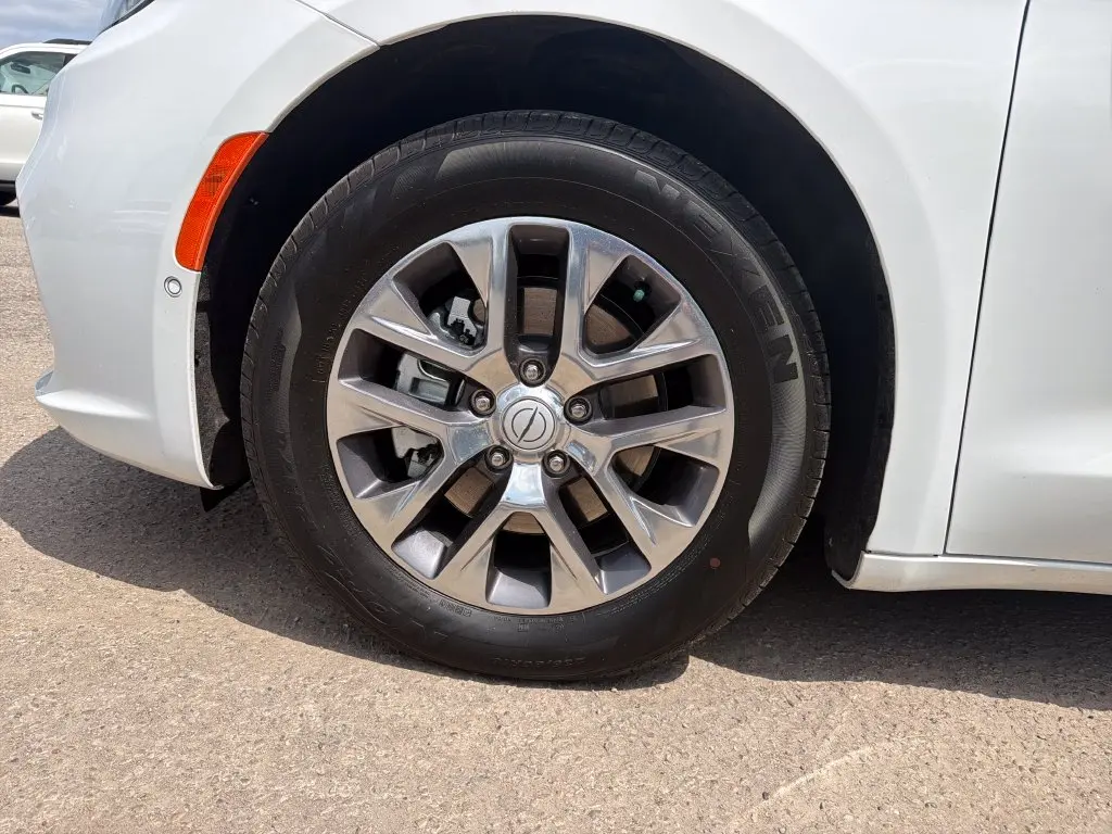 2026 Chrysler Pacifica - $42,895