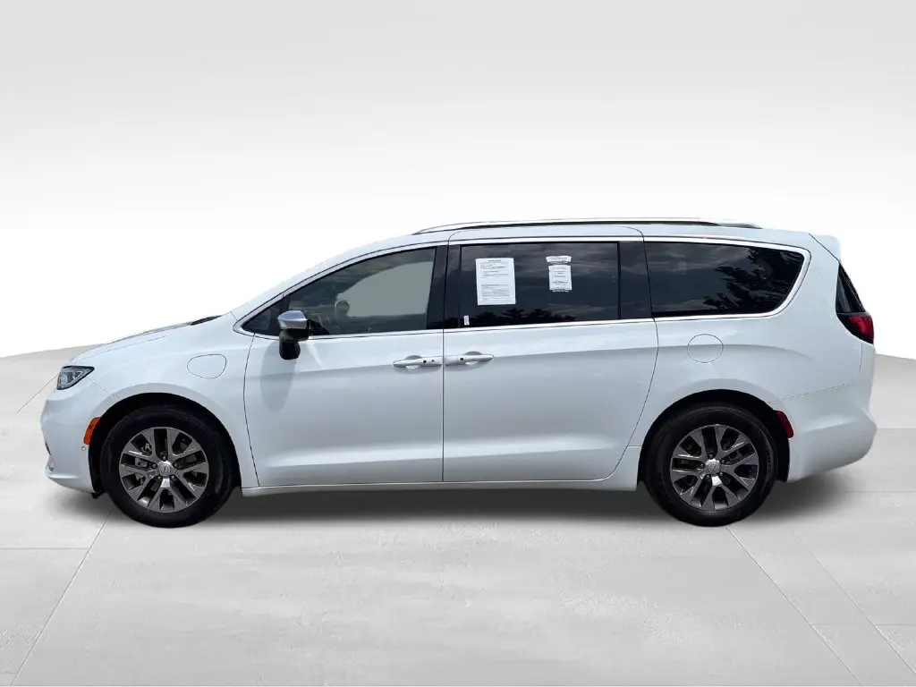 2026 Chrysler Pacifica - $42,895