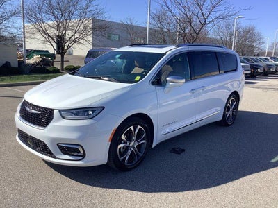 Photo of a 2024 Chrysler Pacifica Pinnacle 4DR Mini-Van for sale
