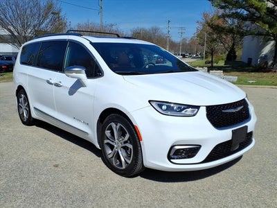 Photo of a 2024 Chrysler Pacifica Pinnacle 4DR Mini-Van for sale