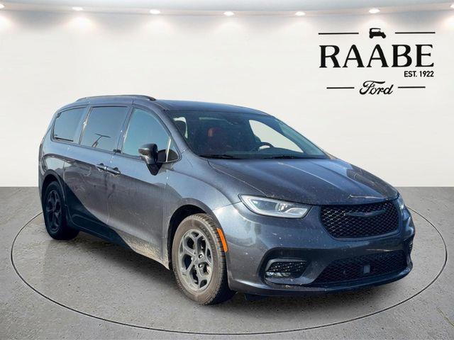 2021 Chrysler Pacifica Hybrid Limited — photo 1 of 12