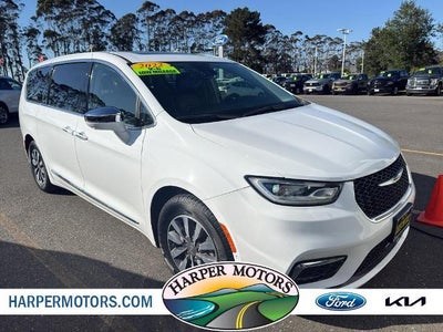 Photo of a 2022 Chrysler Pacifica Hybrid Limited 4DR Mini-Van for sale
