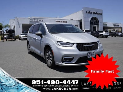 Photo of a 2023 Chrysler Pacifica Plug-In Hybrid Limited 4DR Mini-Van for sale
