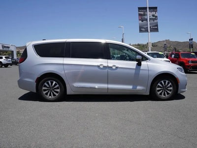 Photo of a 2023 Chrysler Pacifica Plug-In Hybrid Limited 4DR Mini-Van for sale