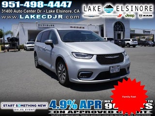 2023 Chrysler Pacifica Plug-In Hybrid with Silver Mist Clearcoat Exterior