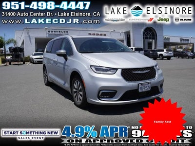 Photo of a 2023 Chrysler Pacifica Plug-In Hybrid Limited 4DR Mini-Van for sale