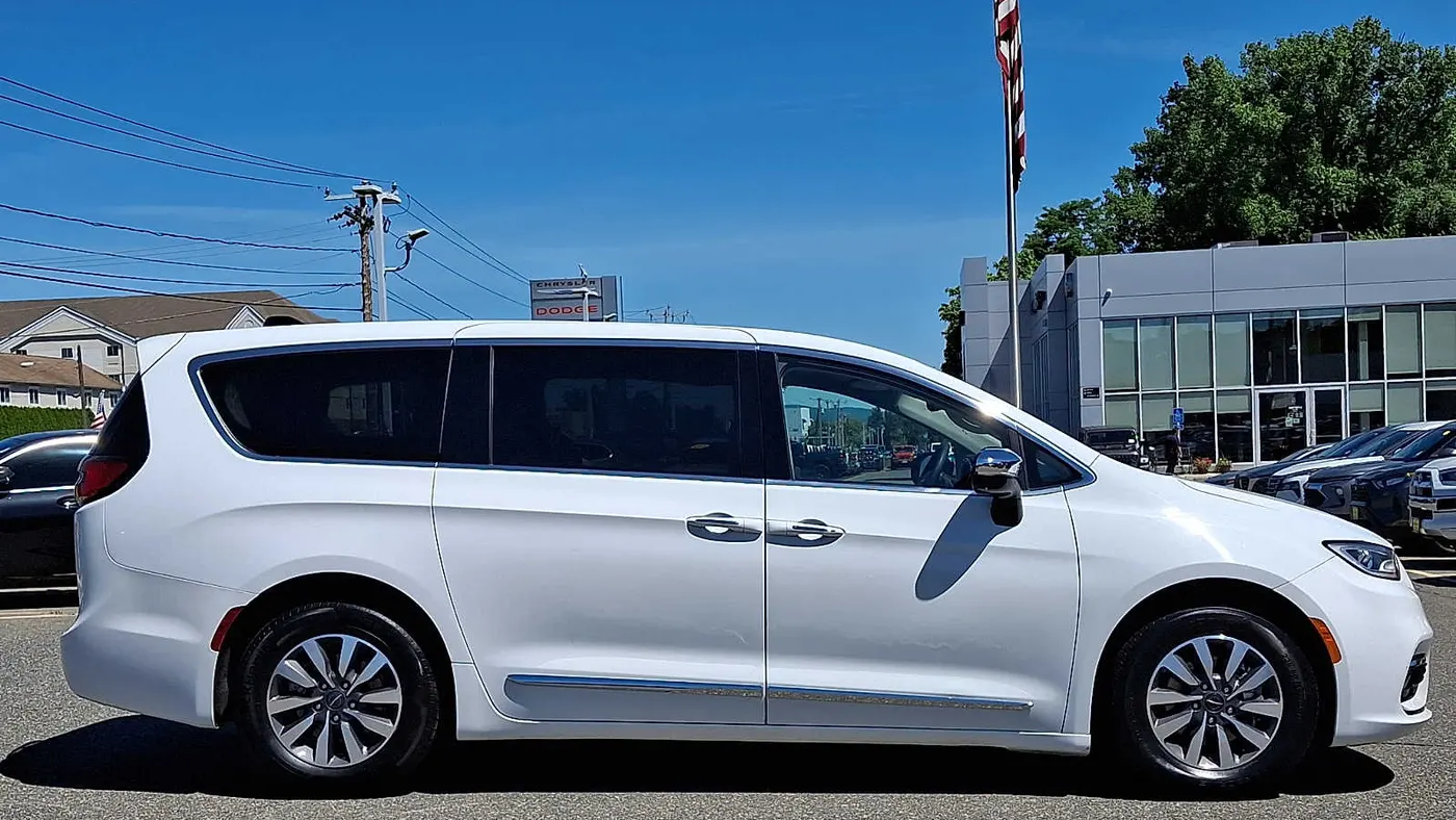 2023 Chrysler Pacifica Plug-In Hybrid Limited