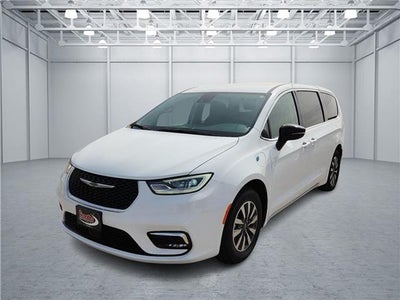 Photo of a 2024 Chrysler Pacifica Plug-In Hybrid Select 4DR Mini-Van for sale