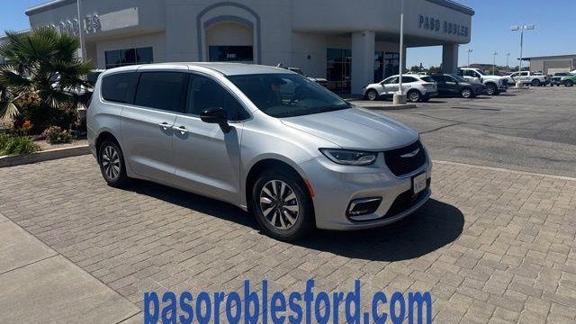 Preowned 2024 Chrysler Pacifica Plug-In Hybrid Road Tripper for Sale