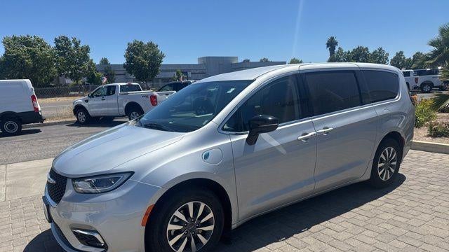 2024 Chrysler Pacifica Plug-In Hybrid Road Tripper