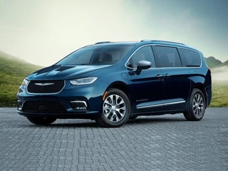 2024 Chrysler Pacifica Plug-In Hybrid with Diamond Black Crystal Pearlcoat Exterior