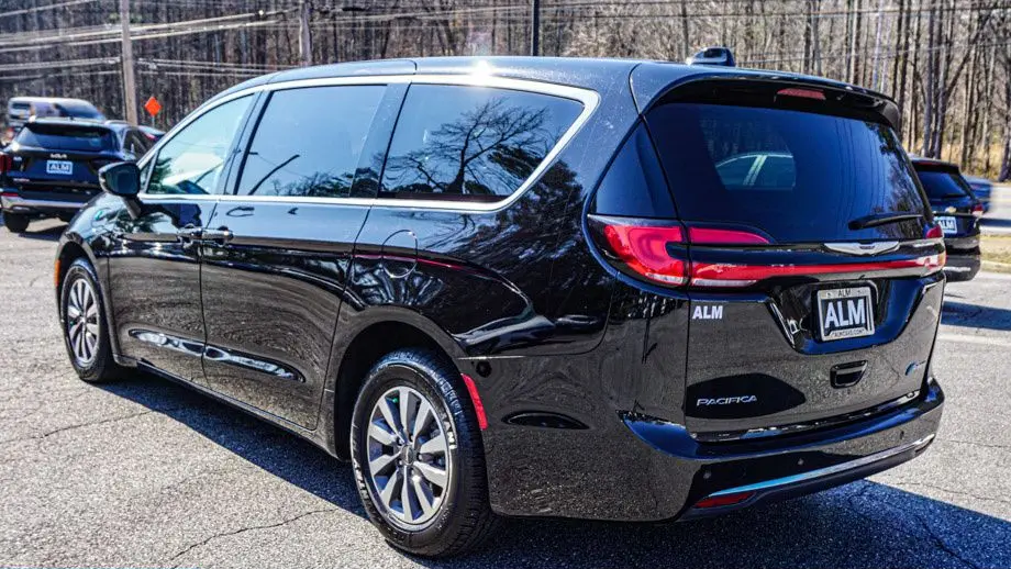 2024 Chrysler Pacifica Plug-In Hybrid Select