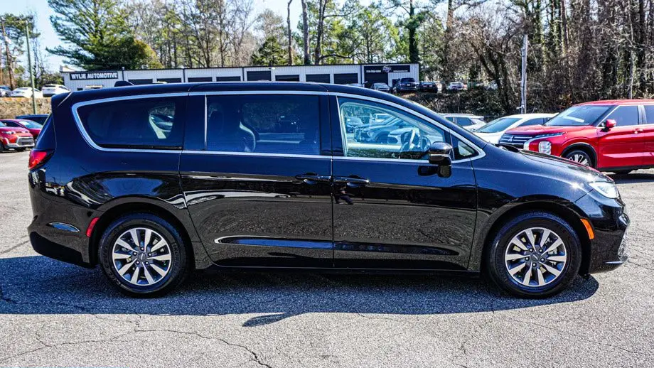 2024 Chrysler Pacifica Plug-In Hybrid Select