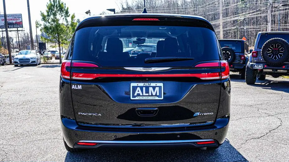 2024 Chrysler Pacifica Plug-In Hybrid Select