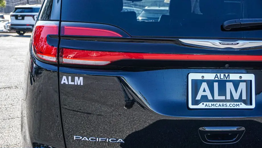 2024 Chrysler Pacifica Plug-In Hybrid Select