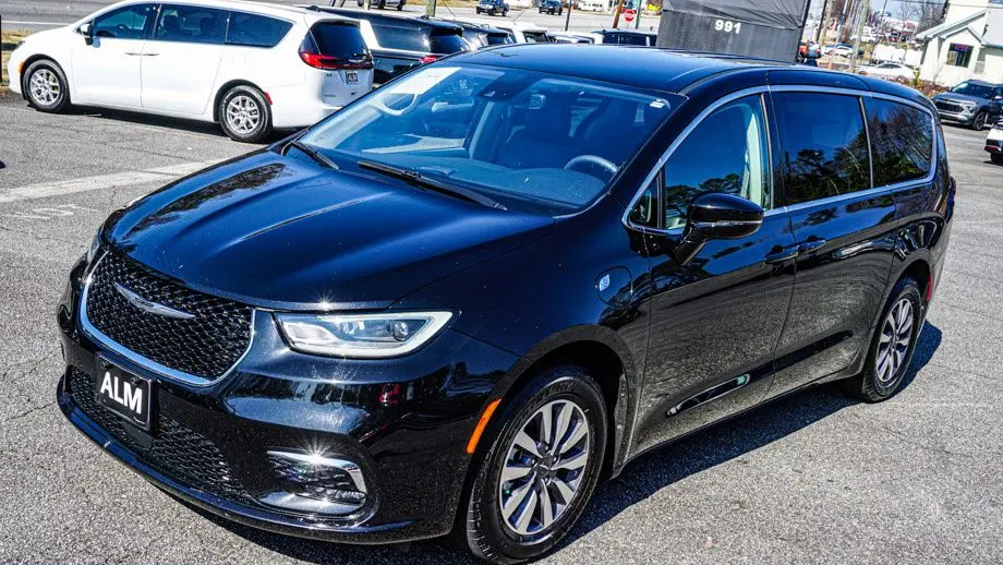 2024 Chrysler Pacifica Plug-In Hybrid Select