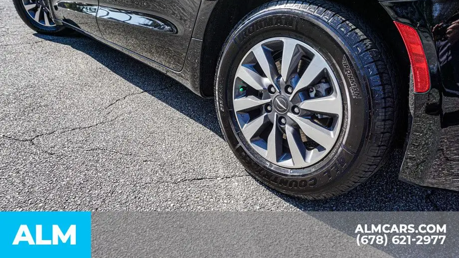 2024 Chrysler Pacifica Plug-In Hybrid Select