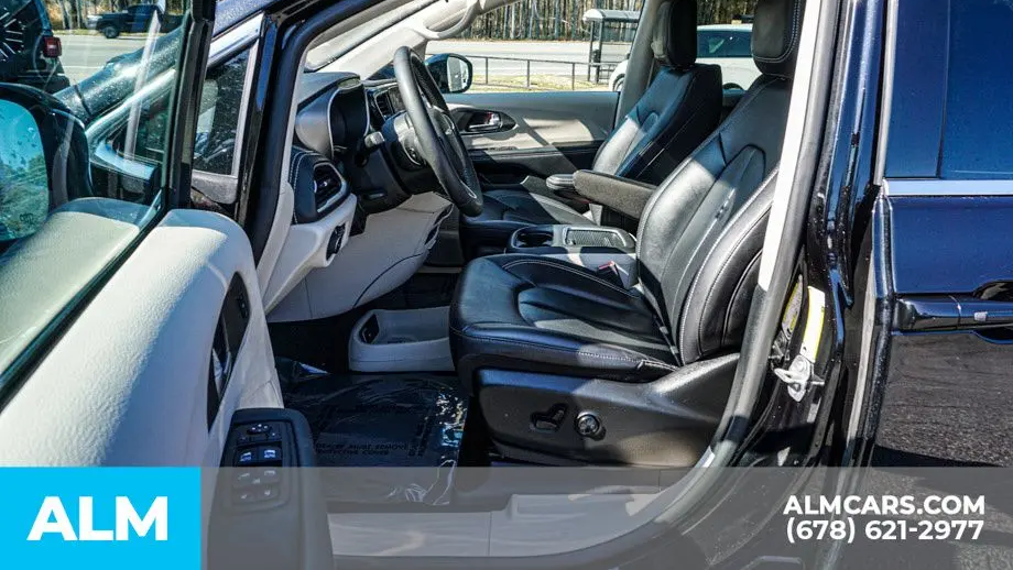 2024 Chrysler Pacifica Plug-In Hybrid Select