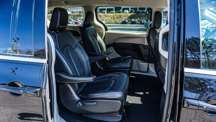 2024 Chrysler Pacifica Plug-In Hybrid Select