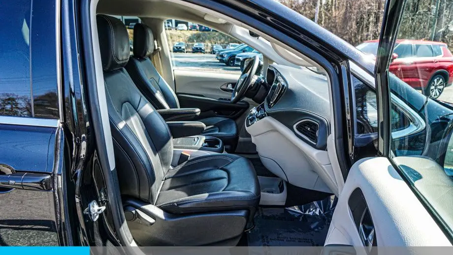 2024 Chrysler Pacifica Plug-In Hybrid Select