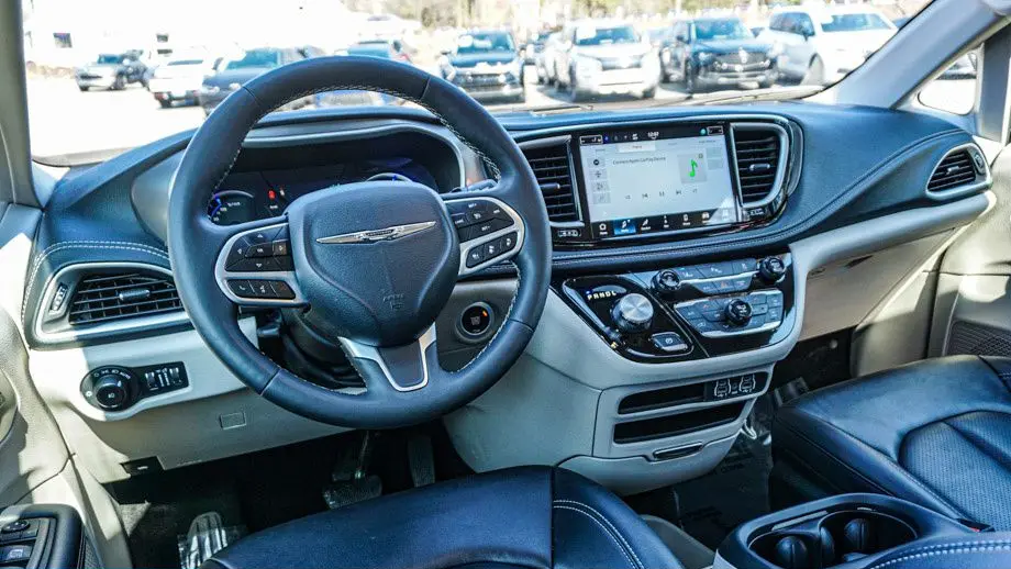 2024 Chrysler Pacifica Plug-In Hybrid Select