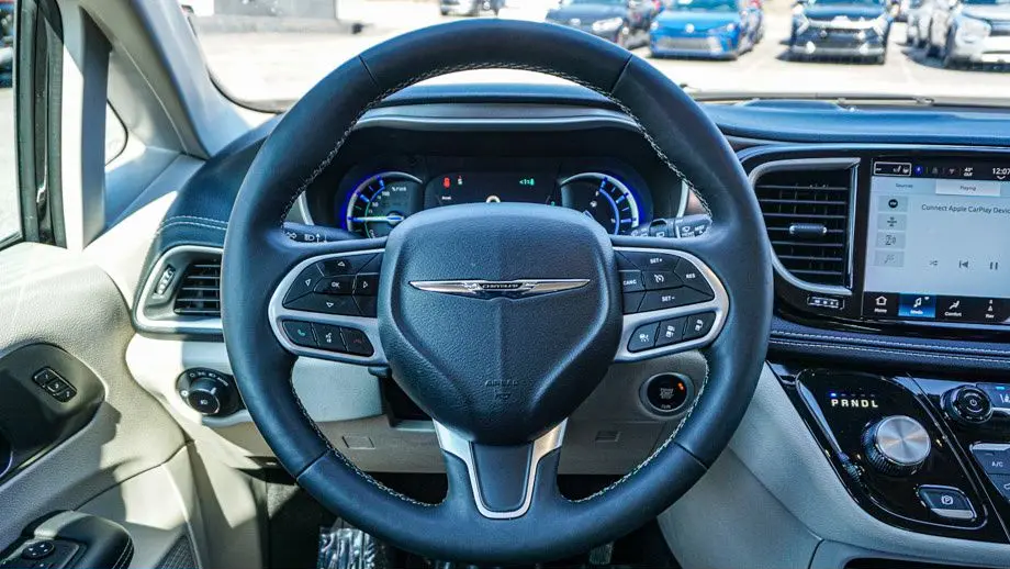 2024 Chrysler Pacifica Plug-In Hybrid Select