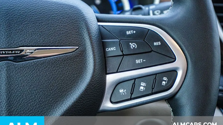 2024 Chrysler Pacifica Plug-In Hybrid Select
