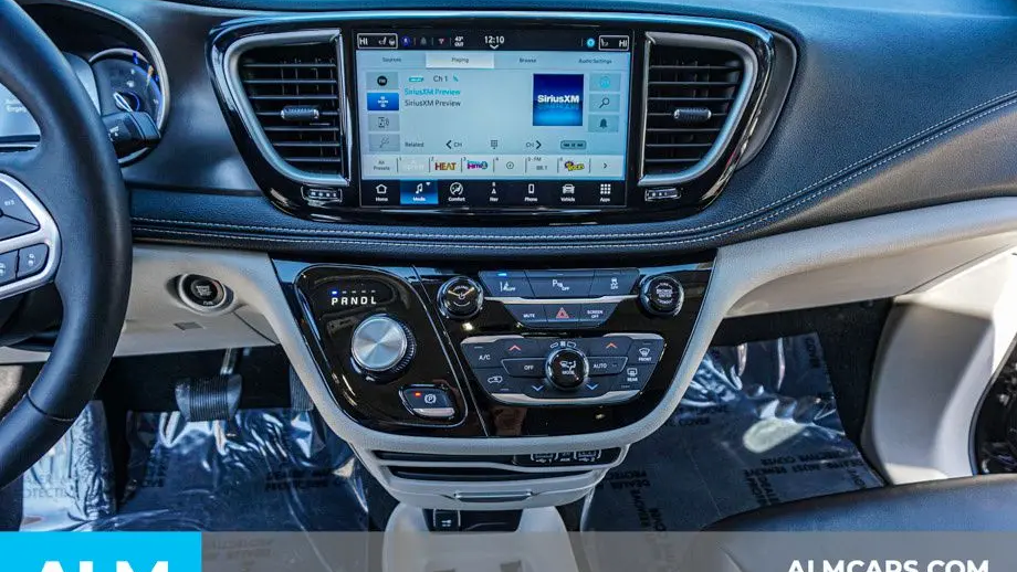 2024 Chrysler Pacifica Plug-In Hybrid Select