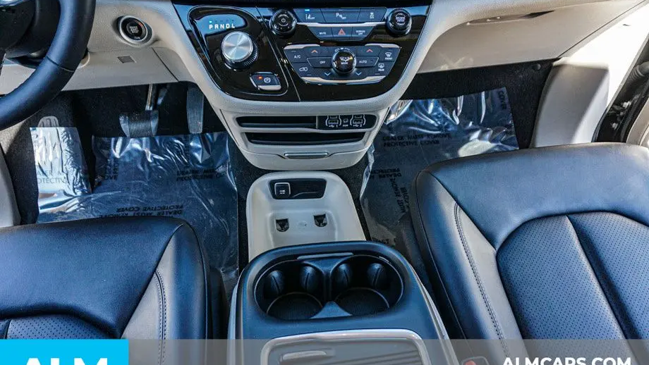 2024 Chrysler Pacifica Plug-In Hybrid Select