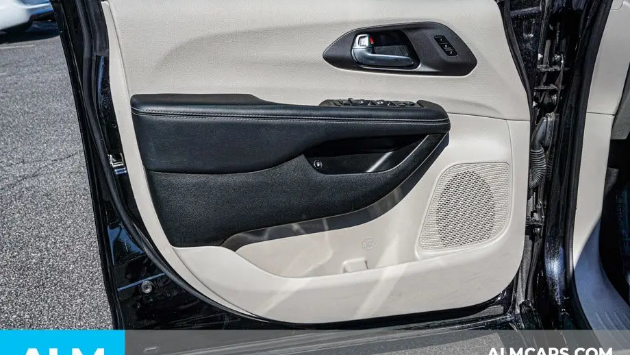 2024 Chrysler Pacifica Plug-In Hybrid Select