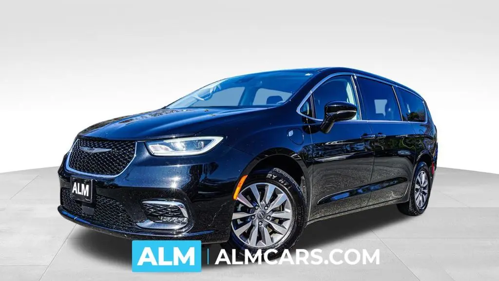 Preowned 2024 Chrysler Pacifica Plug-In Hybrid Select for Sale