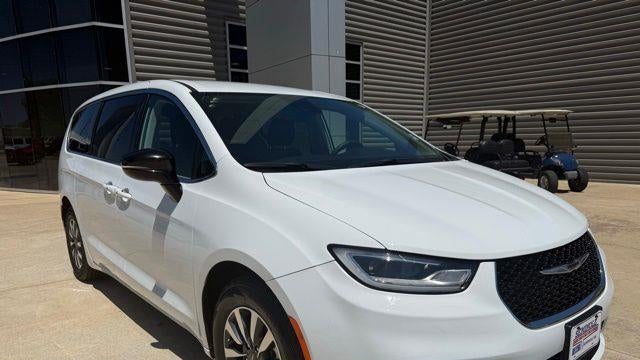 2024 Chrysler Pacifica Plug-In Hybrid Road Tripper