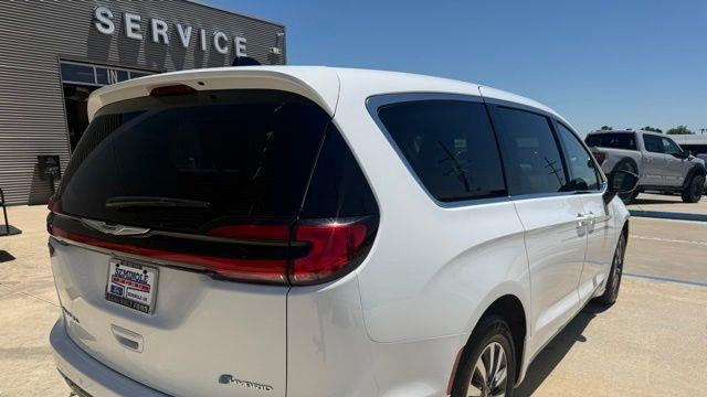 2024 Chrysler Pacifica Plug-In Hybrid Road Tripper