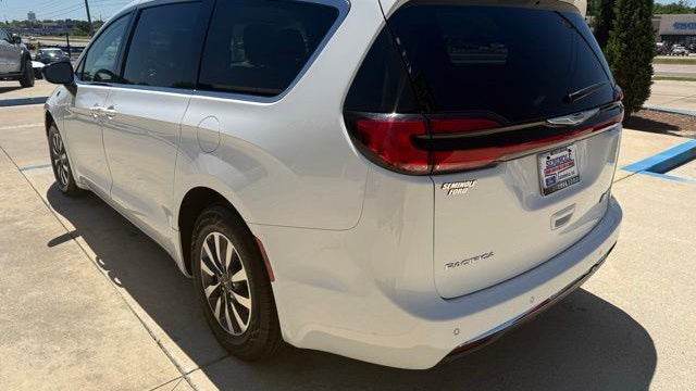 2024 Chrysler Pacifica Plug-In Hybrid Road Tripper