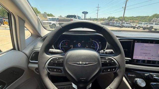 2024 Chrysler Pacifica Plug-In Hybrid Road Tripper