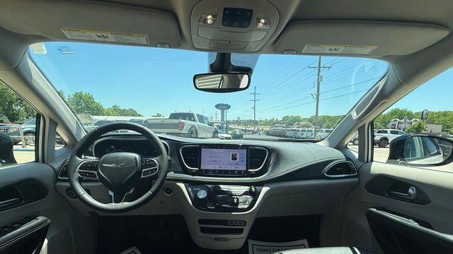 2024 Chrysler Pacifica Plug-In Hybrid Road Tripper