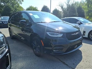 2024 Chrysler Pacifica Plug-In Hybrid with Diamond Black Crystal Pearlcoat Exterior
