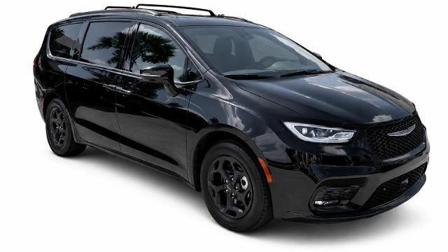 Preowned 2025 Chrysler Pacifica Plug-In Hybrid Select for Sale