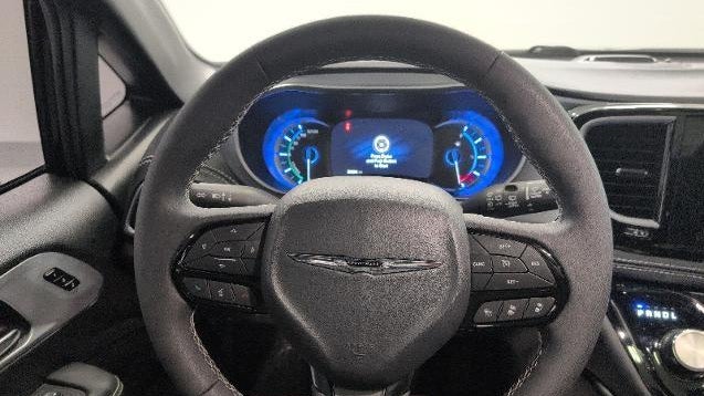 2025 Chrysler Pacifica Plug-In Hybrid Select