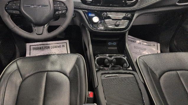 2025 Chrysler Pacifica Plug-In Hybrid Select