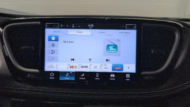 2025 Chrysler Pacifica Plug-In Hybrid Select
