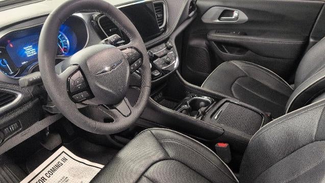 2025 Chrysler Pacifica Plug-In Hybrid Select