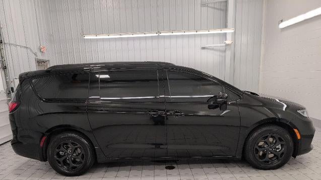 2025 Chrysler Pacifica Plug-In Hybrid Select