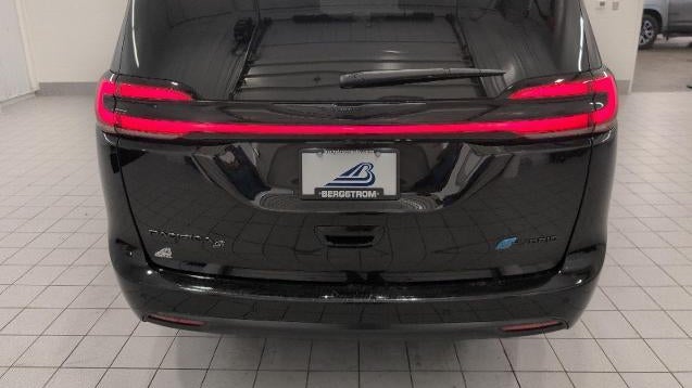 2025 Chrysler Pacifica Plug-In Hybrid Select
