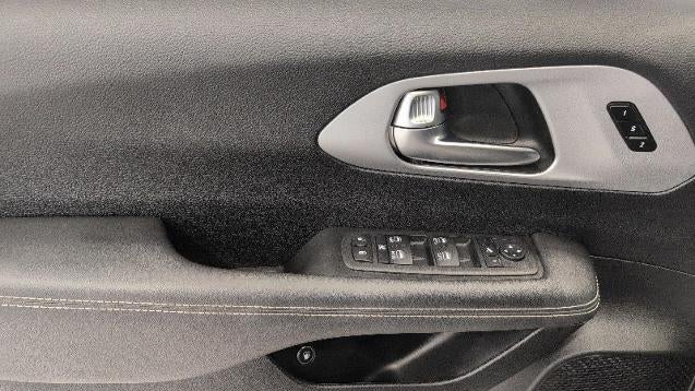2025 Chrysler Pacifica Plug-In Hybrid Select